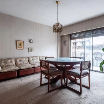 Departamento de tres ambientes con balcon en San Telmo