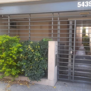 PH | 2 AMB | ALQUILER EN URQUIZA | CON PATIO