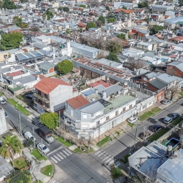EDIFICIO C/ DEPARTAMENTO Y LOCALES