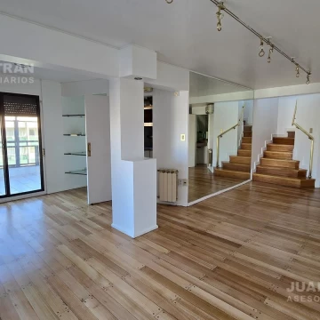 Penthouse tipo Duplex en Alquiler - 3 Dormitorios - A metros de Patio Olmos