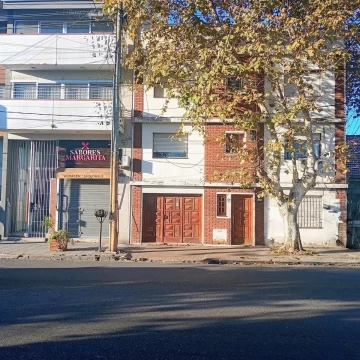 PH 2 ambientes-2do piso por escalera-Cochera-terraza.OPORTUNIDAD- Quilmes Oeste