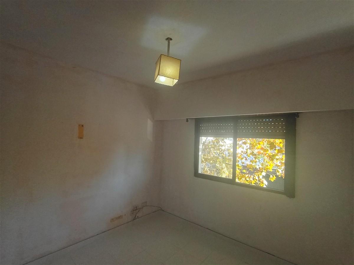 Dormitorio al frente - ventana a la calle
