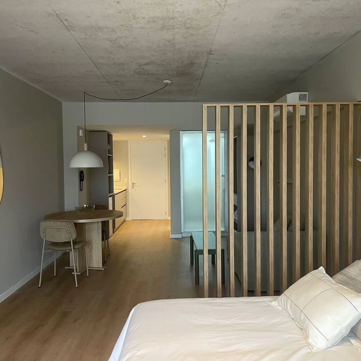 Excelente oportunidad, Loft equipado y amoblado con cochera en venta. Distrito Quartier. Retiro.