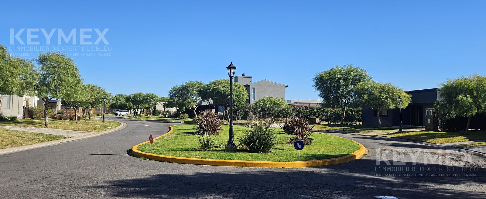calle de acceso