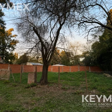 Lote de 400mts, ideal para emprendimiento dúplex o dptos. Cercanía de Shopping.