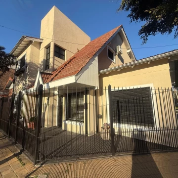 Casa en venta de 6 ambientes Apto Crédito 