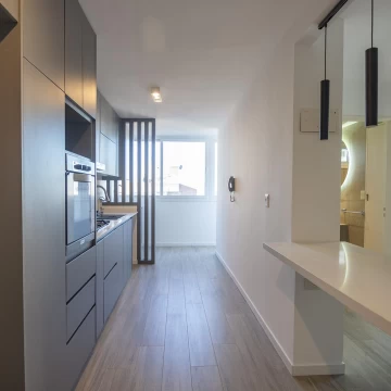 Excelente departamento 3 ambientes con balcón, cochera y pileta en Martínez