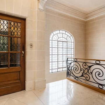 RETASADO | Piso en edificio francés de categoría