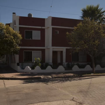 VENDO CASA EN EL CENTRO DE COSQUÍN