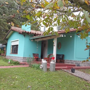 VENDO CASA EN COSQUÍN  CON PARQUE Y PILETA