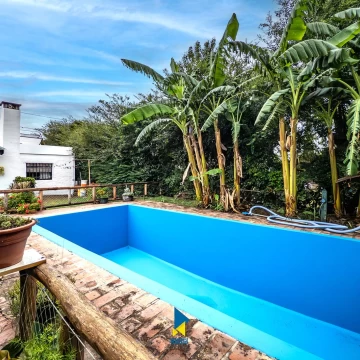 VENTA DE CASA CON PILETA Y QUINCHO EN  ARGÛELLO