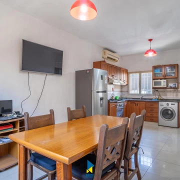 VENTA DE CASA CON GALPÓN A 10 METROS DE JUAN B JUSTO