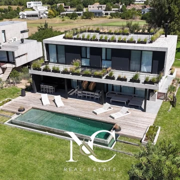 Casa en Venta en Costa Esmeralda al golf