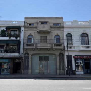 Local / Oficina 350 m² en 3 Plantas sobre Av. Córdoba