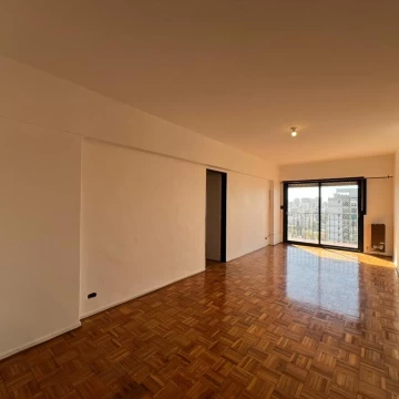 4 Ambientes| Alquiler, Colegiales | en piso alto.