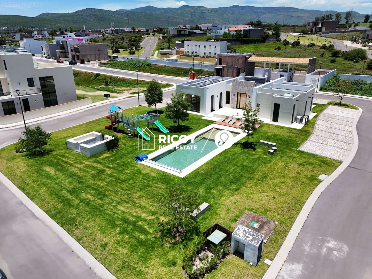 Terreno Zirándaro 2 07.JPG