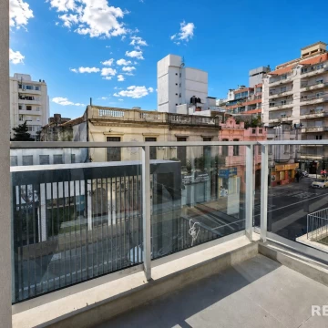 Apartamento 1 dormitorio con  balcón al frente a estrenar en Cordón 