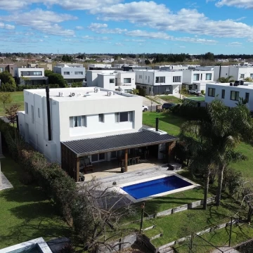 Alquiler Casa en Los Castaños 3 suites, pileta, jardín al agua.