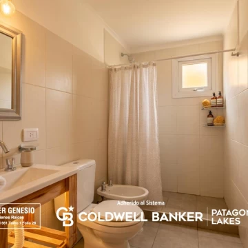 VENTA OPORTUNIDAD Casa 74m2 sobre lote de 250escucha ofertas 2 habitaciones Norte Villa la Angostura