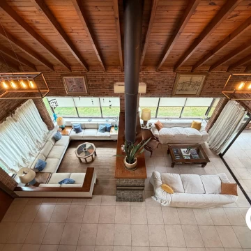 Casa sobre lote de 1.420 mts en venta - :Los Lagartos c.c.