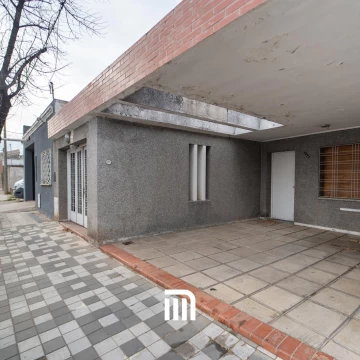Se Vende Lote / Casa para Reciclar en Barrio San Martin | Amado Nervo al 400