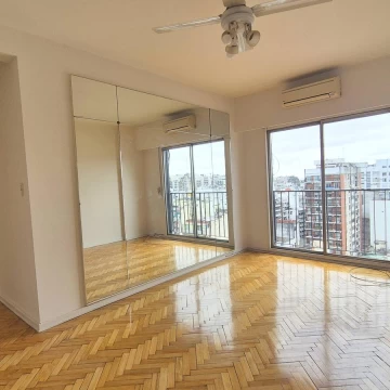 Departamento en alquiler de 3 ambientes en Recoleta. Piso 14. Vista abierta con cochera cubierta 
