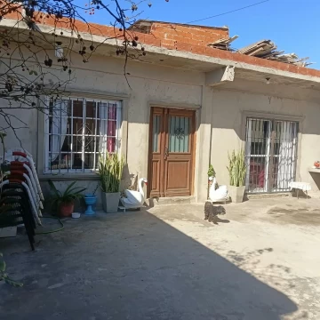 Casa en Venta en José C. Paz - 3 dormitorios - Parrilla - Horno de Barro - muy equipada