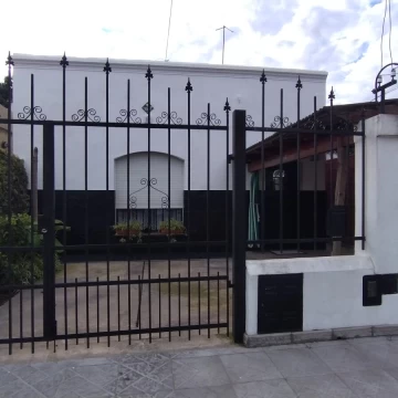 Tu casa en La Florida: 2 dormitorios, patio y cochera doble