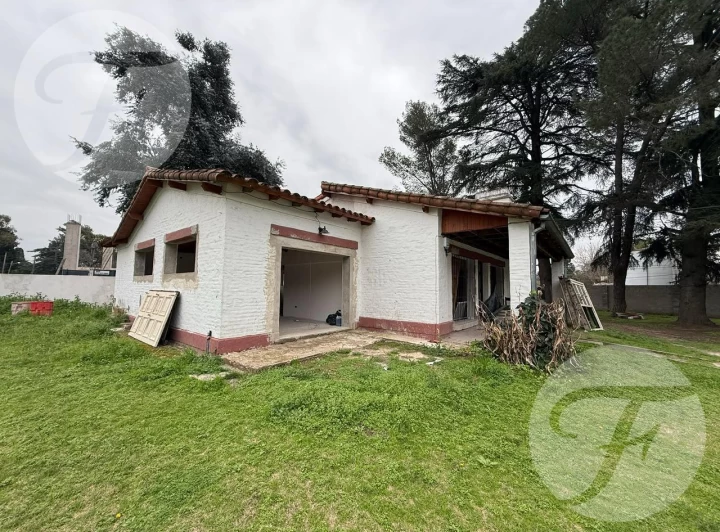 Quinta a refaccionar 1625m² con pileta.