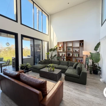 Casa en venta - 4 dormitorios en suite - La Calesa - Pilará
