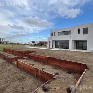 Casa en venta en el Barrio Costas,, Puertos / Escobar