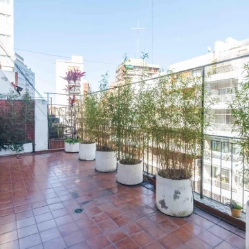 Piso en venta de 3 dormitorios con terraza propia y cochera - Belgrano
