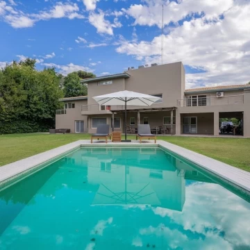 VENTA. CASA. 7 AMBIENTES. LUMINOSA. FINANCIACION. COUNTRY SAN DIEGO. MORENO