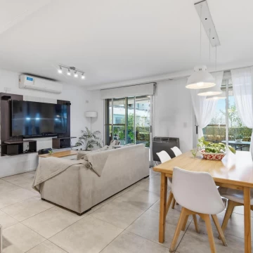 Venta Depto 4 Ambientes de Categoría con Patio Privado y Balcón Aterrazado en Villa Sarmiento