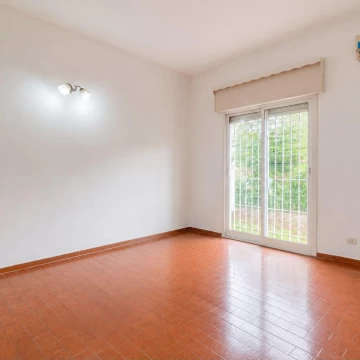 Depto 4 Ambientes con balcon corrido al frente - alquiler