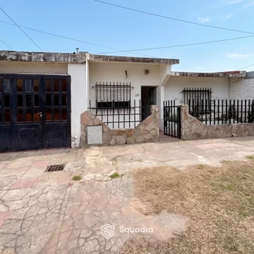 VENTA - Casa 2 dormitorios y dos patios - Fisherton, Rosario.