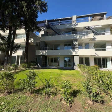 Departamento en Bosque Pilar en planta baja con jardín propio