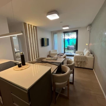 Departamento dos ambientes con Jardín y Parrilla en Venta - Remeros Brickell
