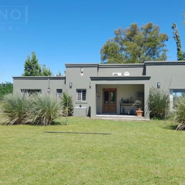 Venta Casa Moderna 4 amb en Sakura III, Silvina Bullrich al 100, Exaltación de la Cruz