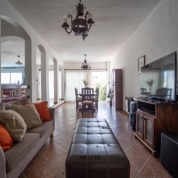 Casa en venta - 4 dorm. - Urca | Nazaret al 3800