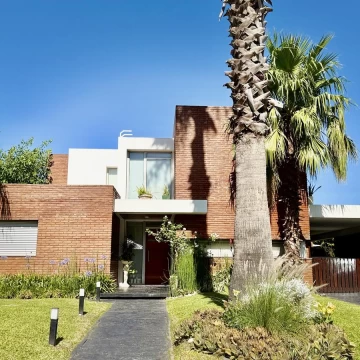 Casa en Funes