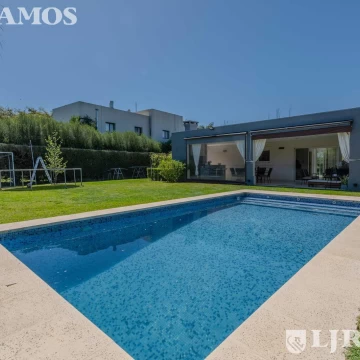 LOTE INTERNO. 3 DORMITORIOS y ESCRITORIO. IMPECABLE.