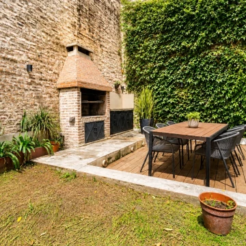 Departamento 4 amb. con patio y cochera en Venta - Recoleta