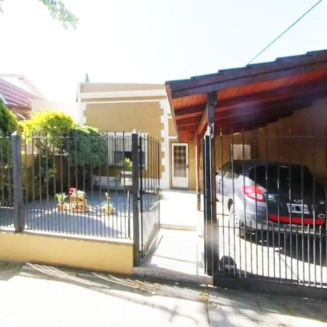 Casa Las lomitas, lote amplio, Lomas de Zamora, multifamiliar 2 viviendas MB estado