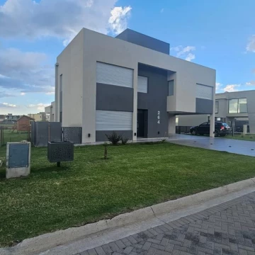 Casa en Guillermo E Hudson Gaboto
