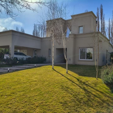 EXCLUSIVA PROPIEDAD DE EXQUISITO NIVEL EN LA VACHERIE COUNTRY GOLF CON TOUR VIRTUAL