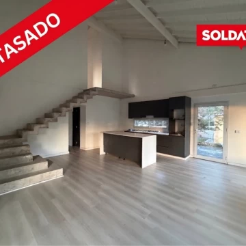 Casa en venta en Acacias Blancas - refaccionada - lote central- retasada