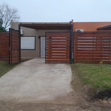 Luminosa casa con piscina, dos dormitorios, excelente ubicación Real de San Carlos