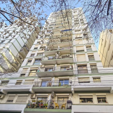 DEPARTAMENTO 4 AMBIENTES - COCINA INDEPENDIENTE - PISO ALTO - NUÑEZ