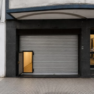 Local en Junin 945, frente a la facultad de Medicina - 130 m²